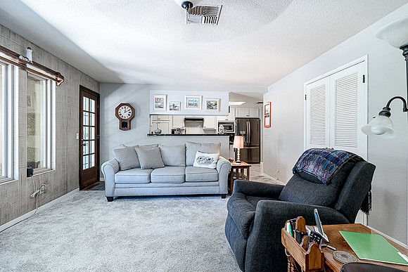 3840 Rexford 18