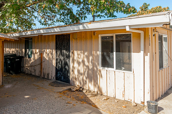 250 N 9th 04