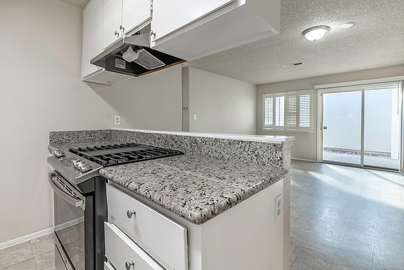 2724 Park Pl14