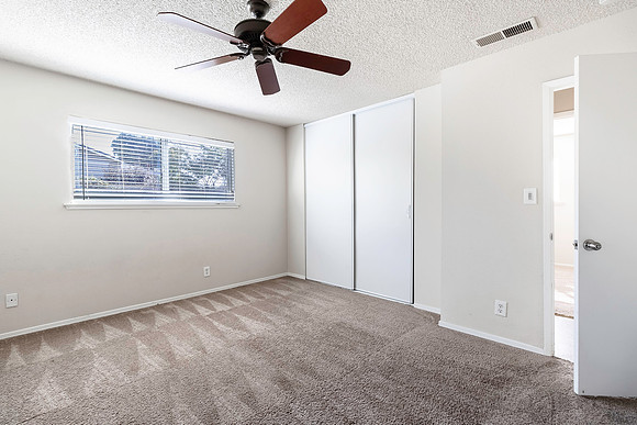 2724 Park Pl17