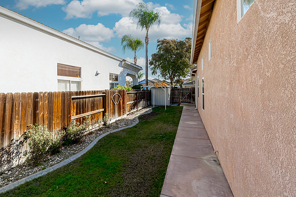 2100 Paramount24
