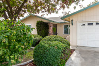 2216 Ridgeway Dr-003