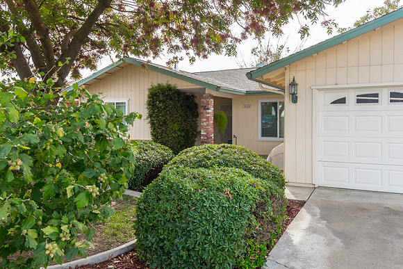 2216 Ridgeway Dr-003