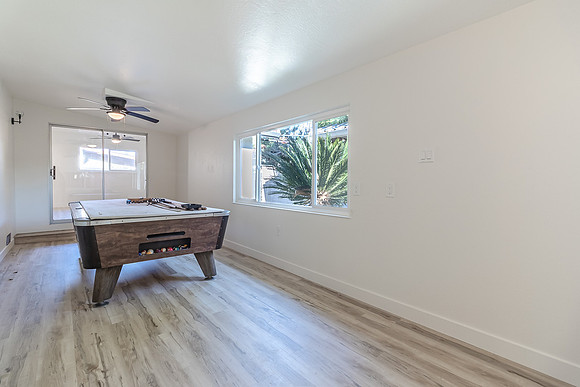 2300Laguna16