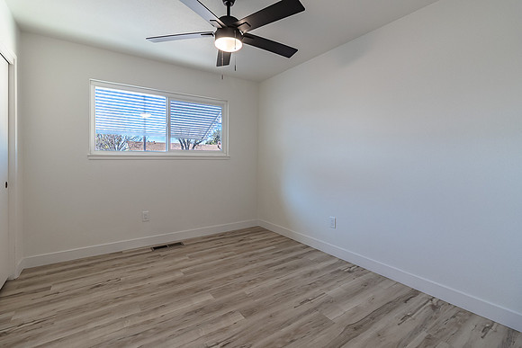 2300Laguna18