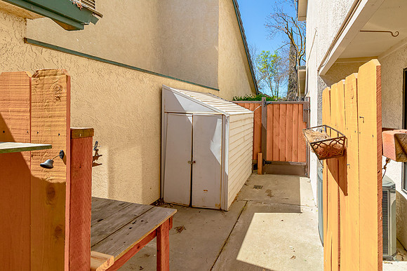 2204OrchardPark23