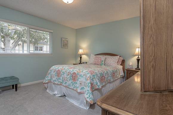 2216 Ridgeway Dr-023