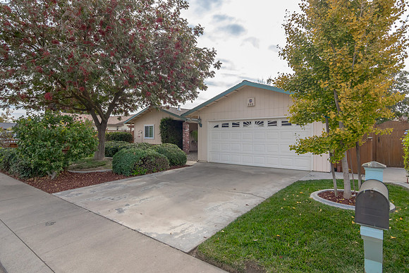 2216 Ridgeway Dr-002