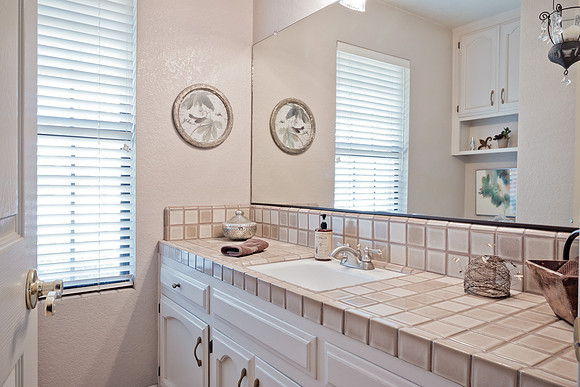 896 Shadowbrook -008