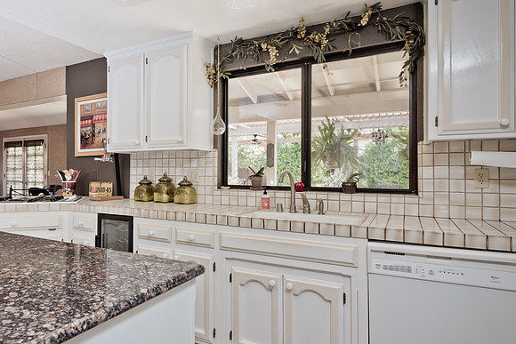 896 Shadowbrook -014