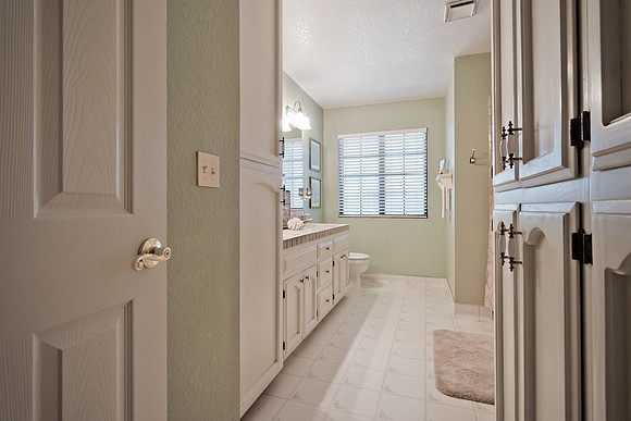 896 Shadowbrook -023