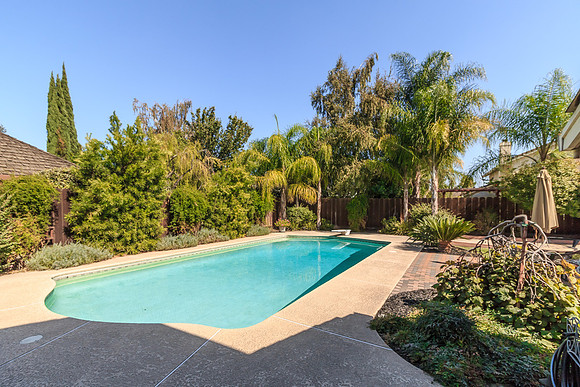 896 Shadowbrook -035