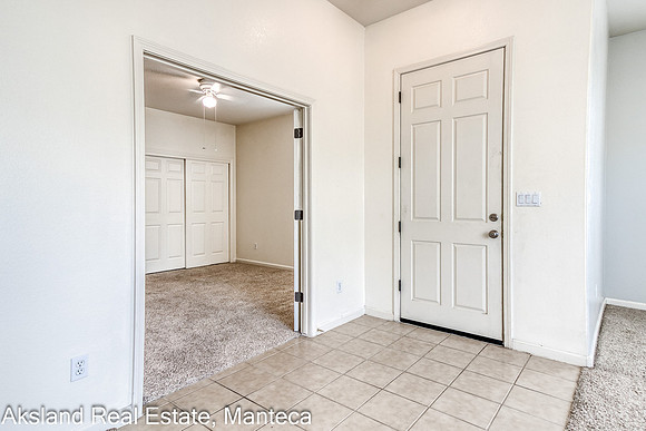 2261Silverplace05