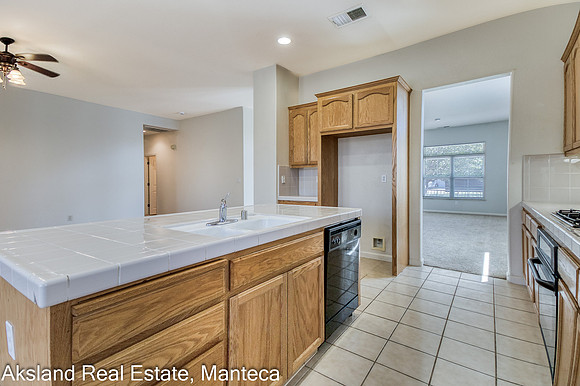 2261Silverplace15