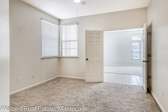 2261Silverplace18