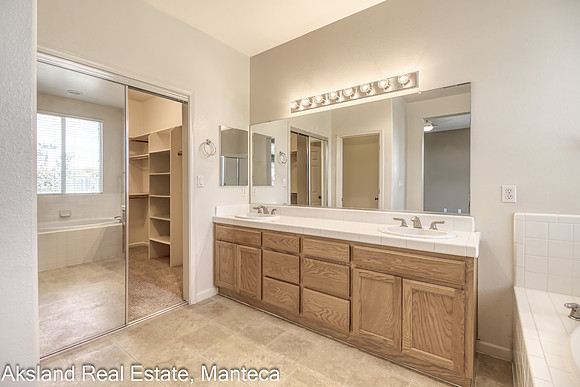 2261Silverplace22