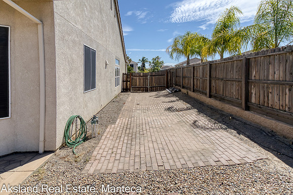 2261Silverplace26