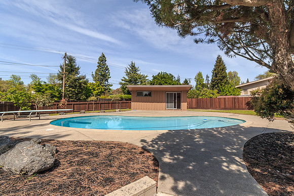7009 Oakmont-025