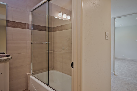 7009 Oakmont-015