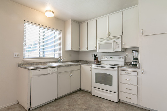 2808 Bateman -007