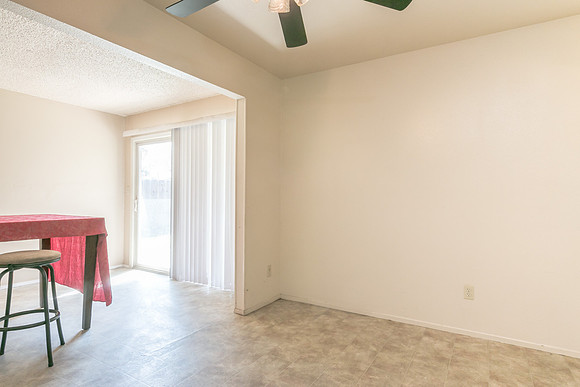 2808 Bateman -010
