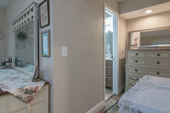 9435 Chisholm Way-021