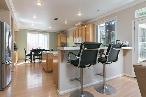 2440 Garrett -006