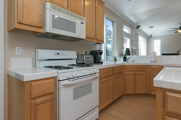 2440 Garrett -012