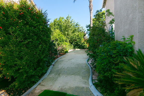 2440 Garrett -031