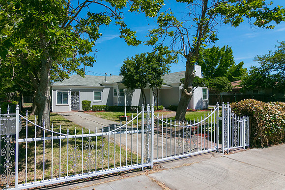 2123 Elmwood -001
