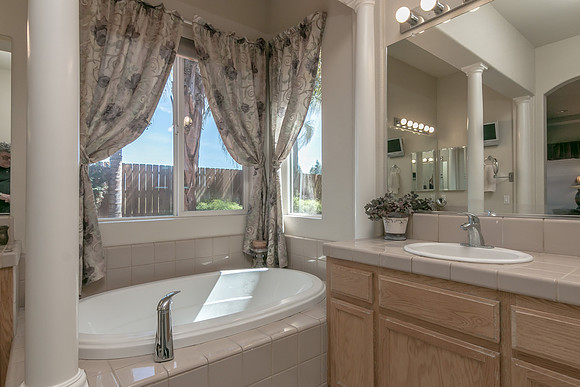 2882 Ahlem Way-026