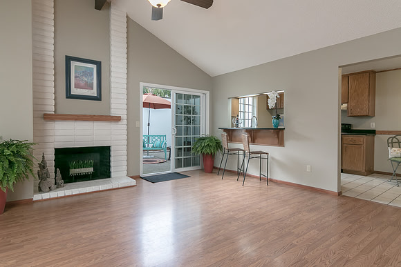 301 Avila Ct-004