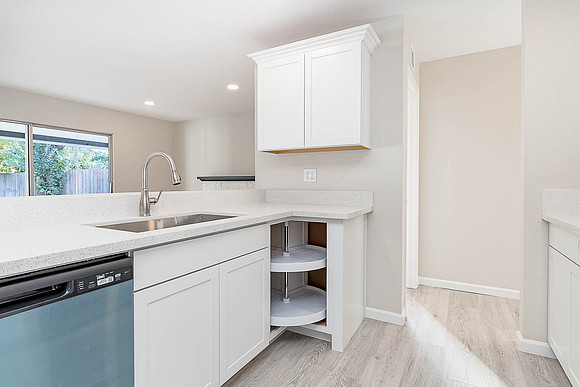 1506Linwood13