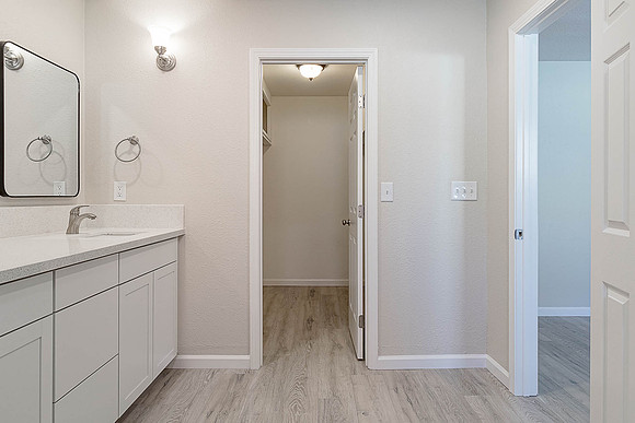 1506Linwood24