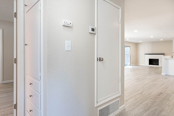 1506Linwood25