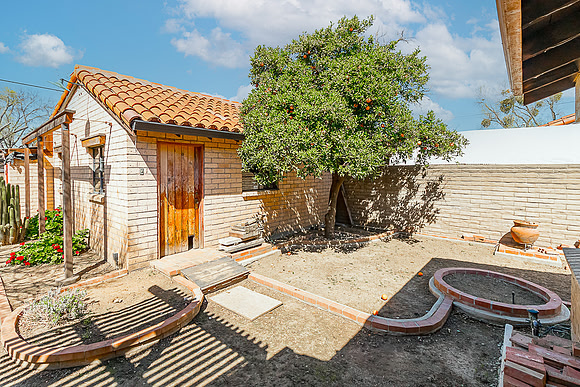 209Bonita21