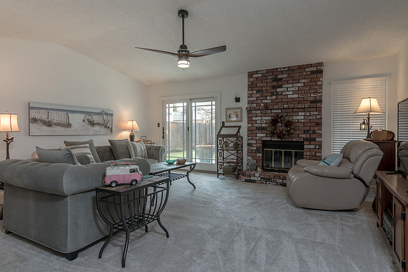2216 Ridgeway Dr-006