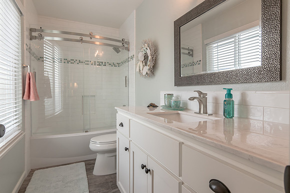 2216 Ridgeway Dr-024