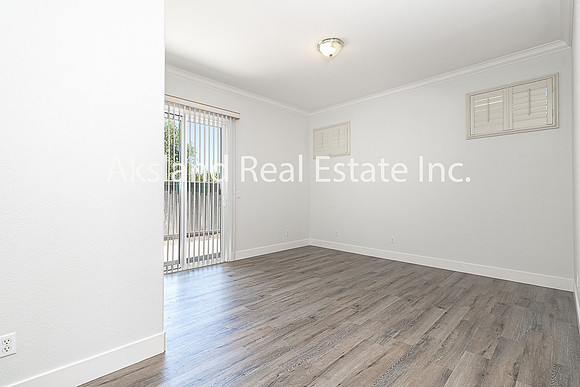 611Brookhurst19