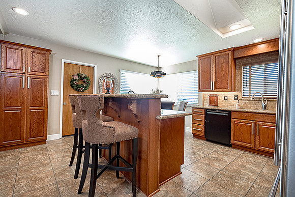 3300Colonial08