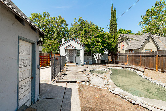 946 Sierra St23