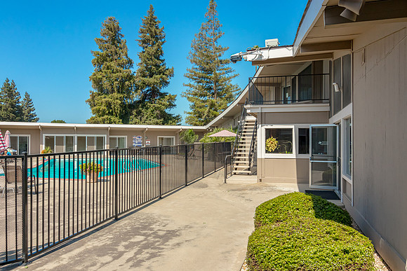 3933Lahaina24
