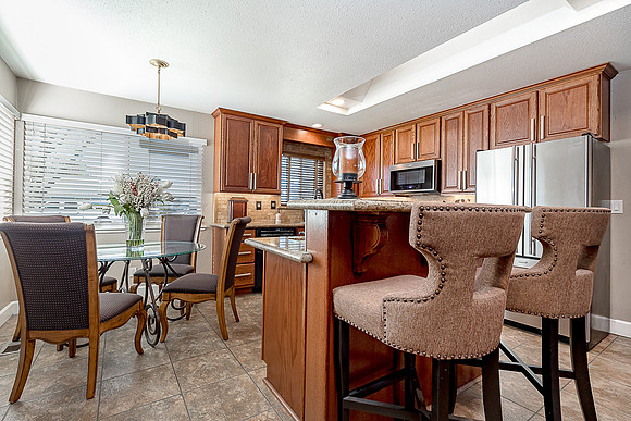 3300Colonial09