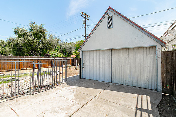 946 Sierra St22