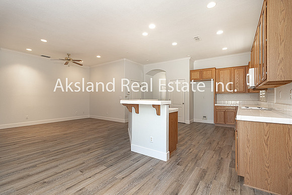 611Brookhurst11