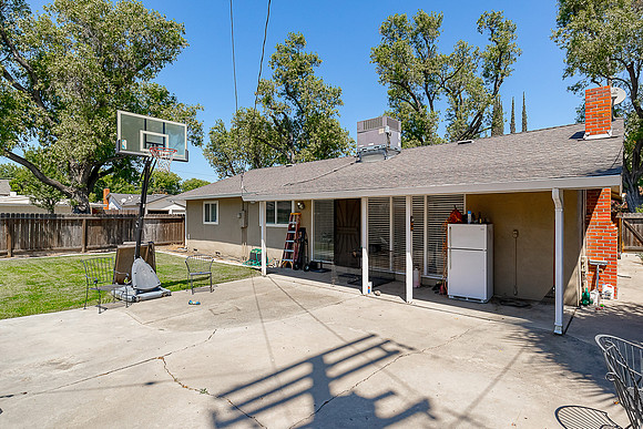 1002 Thoreau Ct, Modesto25