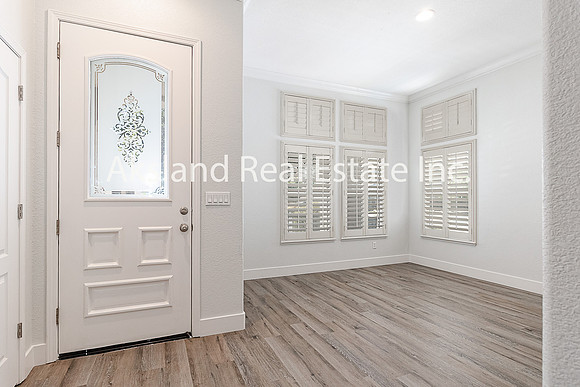 611Brookhurst05