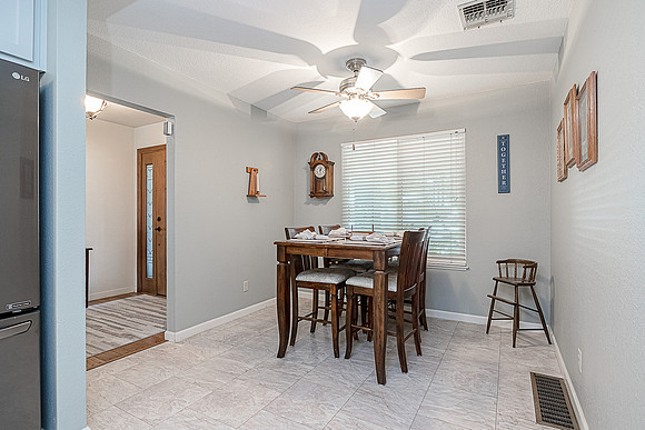 3840 Rexford 15