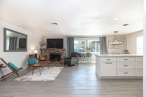 212 Birchwood08
