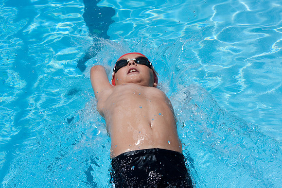 10Swim1039